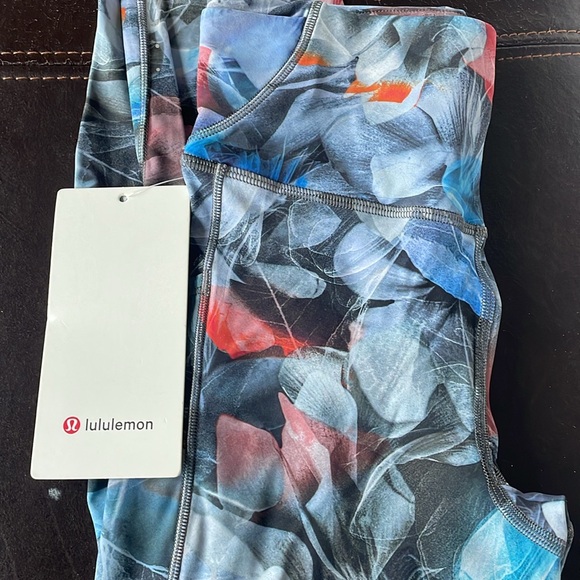 Lululemon Fast and Free High Rise Tight 25” - Picture 3 of 4